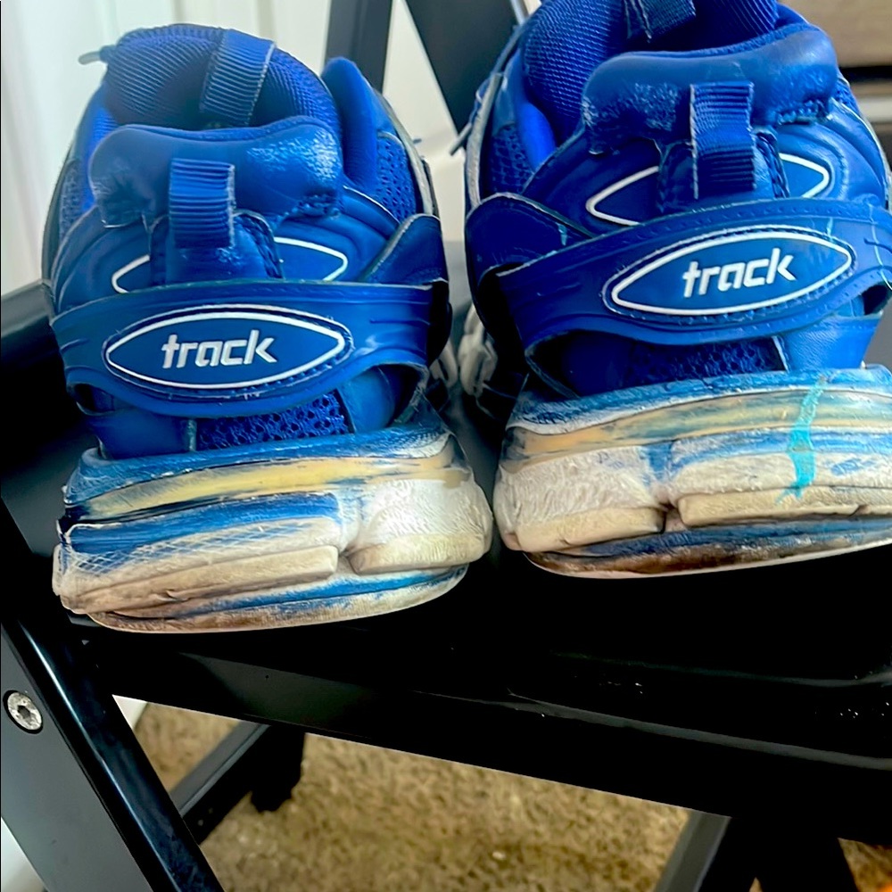 Trac Blue Sneakers with Breathable Mesh and Impact Cushioning